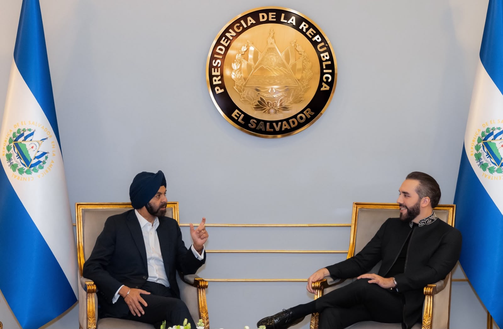 presidente-nayib-bukele-se-reune-con-ajay-banga-para-fortalecer-cooperacion-con-el-banco-mundial