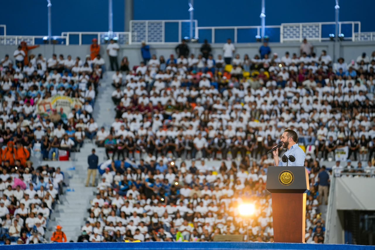 presidente-nayib-bukele-anuncia-la-entrega-de-50000-becas-a-estudiantes-de-ultimo-ano-de-bachillerato